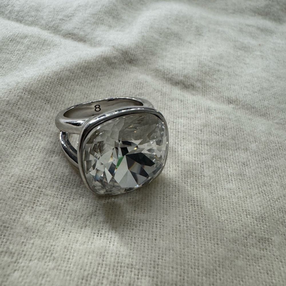 Silver Ring with Crystal Stone - Picture 4 of 7